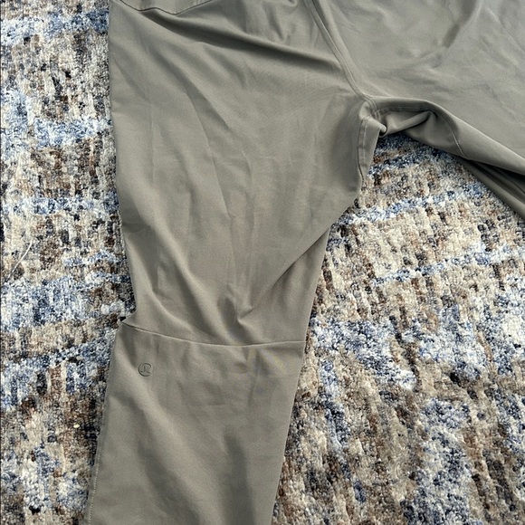 Lululemon ABC Jogger - Picture 3 of 4